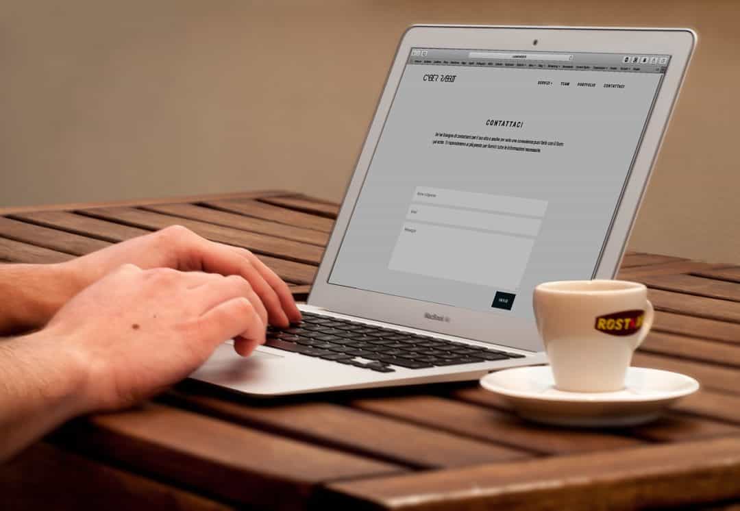 web, macbook, air, dinero en internet legalmente